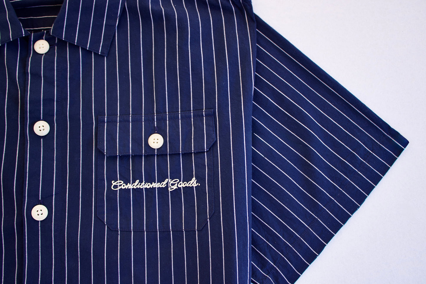 Appliqué Relaxed Fit S/S Shirt - Pinstripe Navy/White